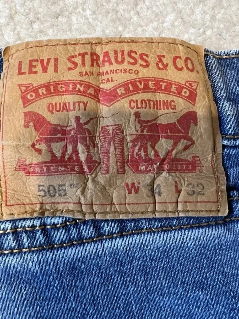 Levi's 505 Men's Blue Jeans 34x30 (34x32 Tag) Regular Straight Medium Wash Denim